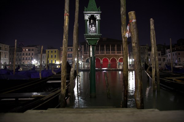 Venise Nuit Grand Canal Gondoles Pescaria Traghetto