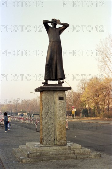 Sculpture 'Der Rufer' by Gerhard Marcks, in Berlin