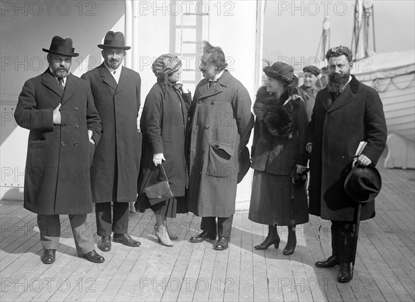Ussischkin, Weizmann & wife, Einstein & wife & Mossessohn 1902.