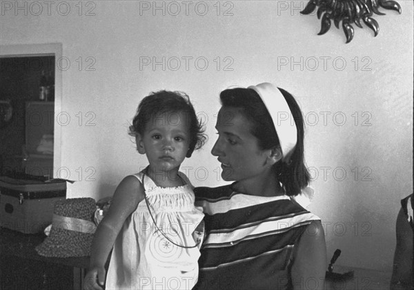 Jackie Kennedy. Summer 1962. Vacation in Ravello (Italy). Lee Radziwill and family