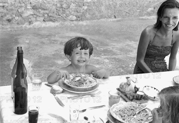 Jackie Kennedy. Eté 1962. Vacances à Ravello (Italie). Lee Radziwill et sa famille