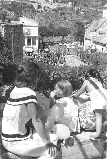 Jackie Kennedy. Summer 1962. Vacation in Ravello (Italy). Park visit