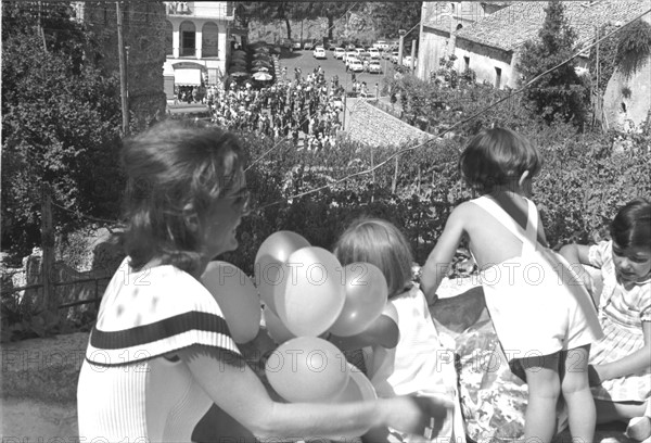 Jackie Kennedy. Summer 1962. Vacation in Ravello (Italy). Park visit