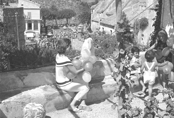 Jackie Kennedy. Summer 1962. Vacation in Ravello (Italy). Park visit