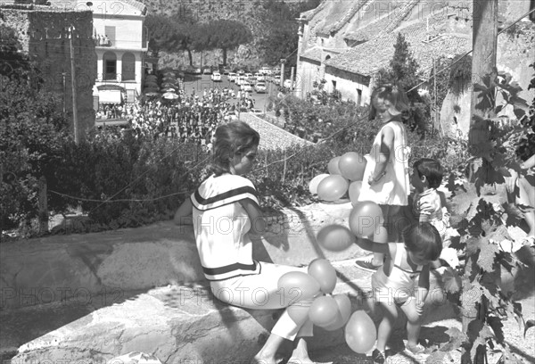 Jackie Kennedy. Summer 1962. Vacation in Ravello (Italy). Park visit