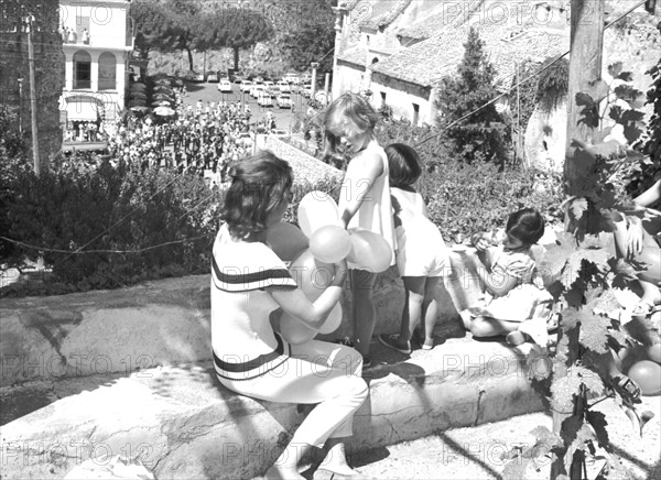 Jackie Kennedy. Summer 1962. Vacation in Ravello (Italy). Park visit