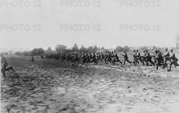 Assaut des troupes d'infanterie allemandes en 1914