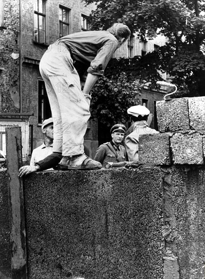 Construction du mur de Berlin, 1961