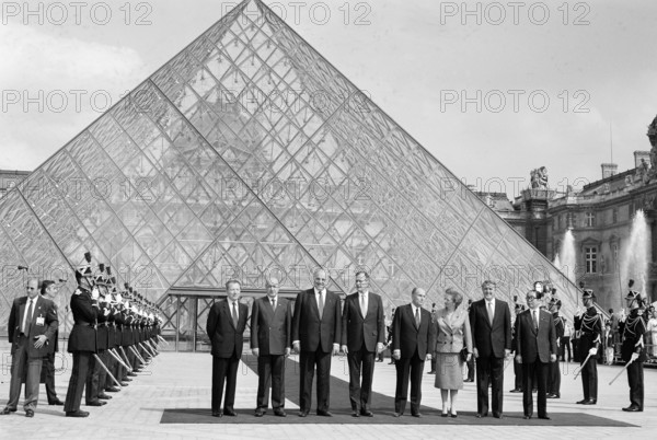 Sommet économique mondial à Paris