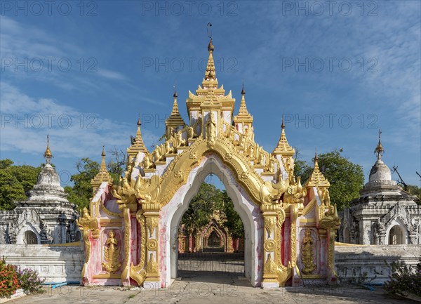 Kuthodaw Pagoda