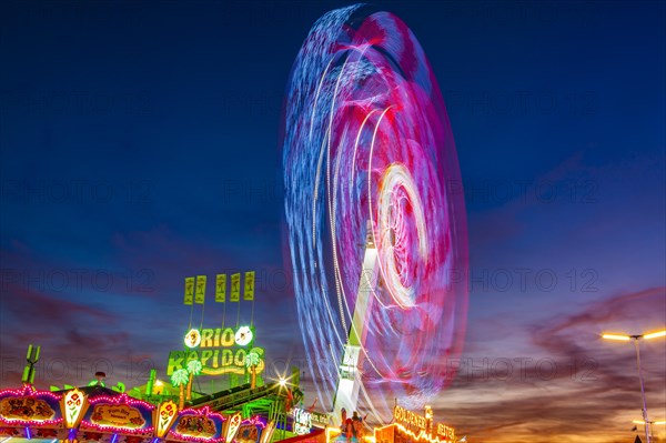 Ride Chaos Pendulum in motion at night