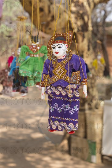 Marionetts as souvenir at Htilominlo temple