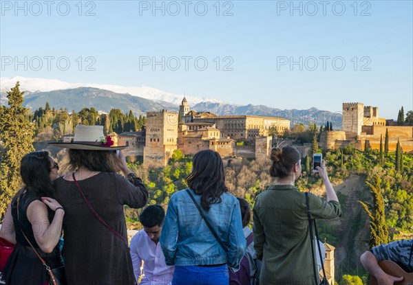 Tourists at Lookout