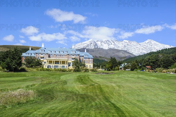 Chateau Tongariro before Mount Ruapehu