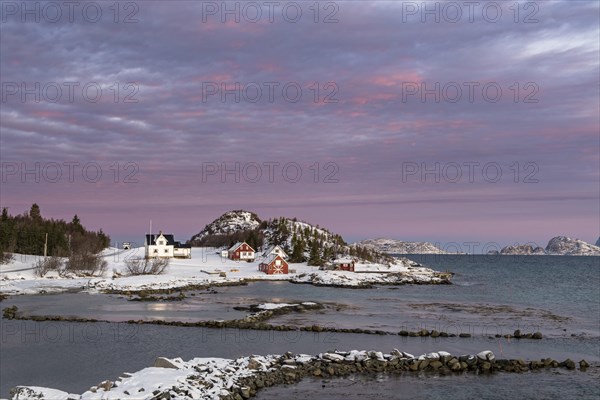 Morning atmosphere over the houses of Botnhamn