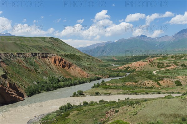 Eki Naryn gorge with Naryn River