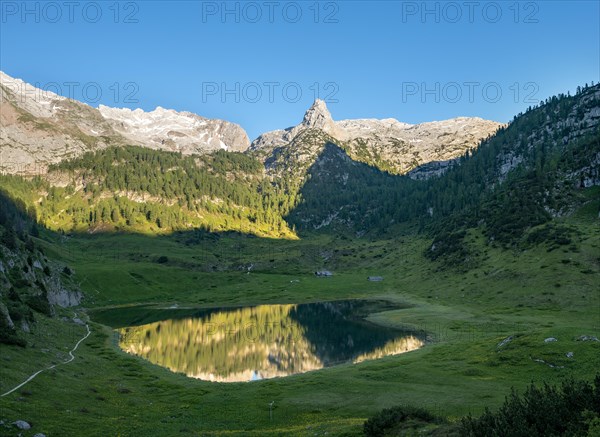 Lake Funtensee with Schottmalhorn