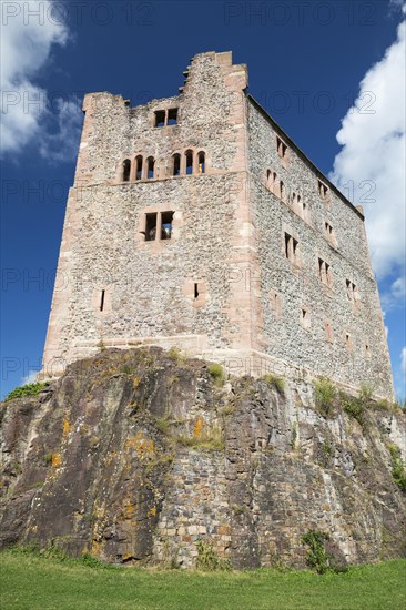 Geroldseck Castle ruin on Schonberg