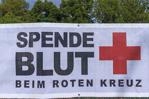Banner with a call for the blouse donation by the Red Cross