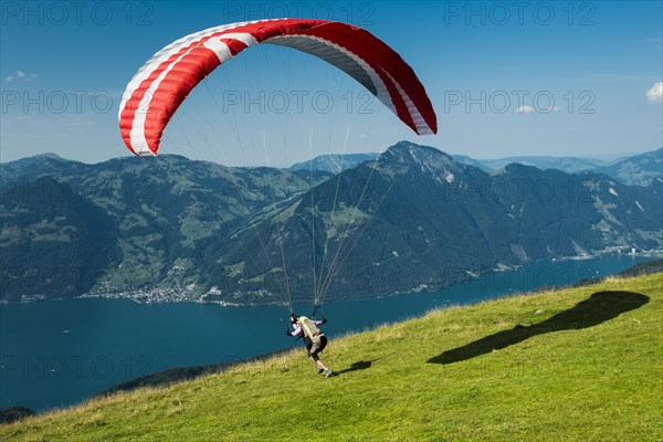 Paraglider starting near Emmetten