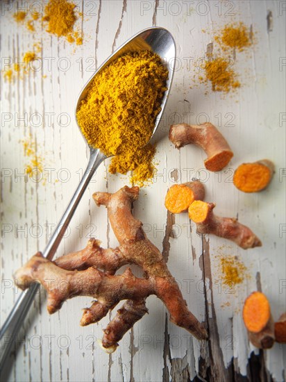 Fresh and powdered turmeric or tumeric root