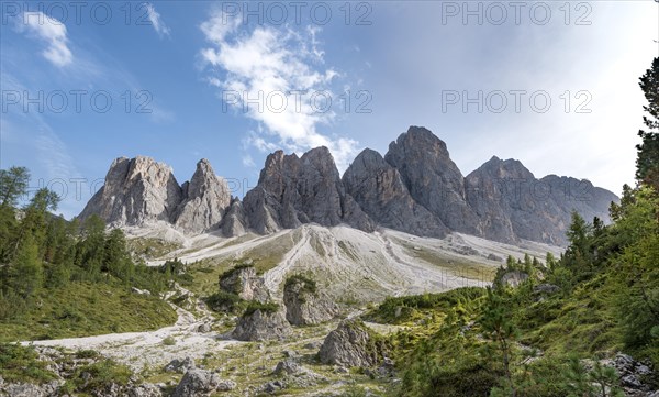 Hiking trail to the Geisler Alm