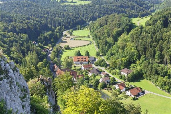 View from the ruins of Hohengundelfingen to the Lautertal valley and to Gundolphingen