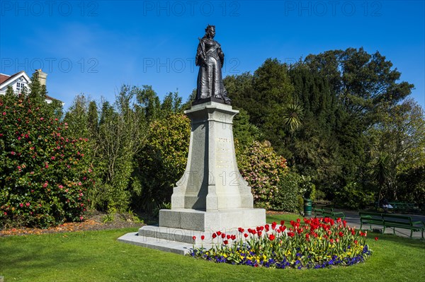 Victoria monument in the Candie gardens