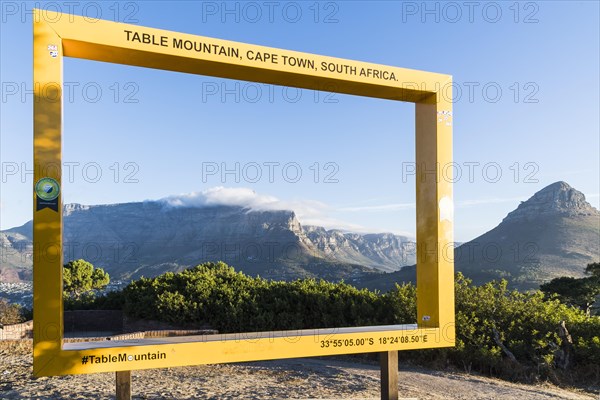 Photopoint at Signal Hill with Tafelberg and Lionshead
