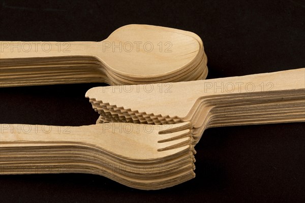 Disposable wooden cutlery