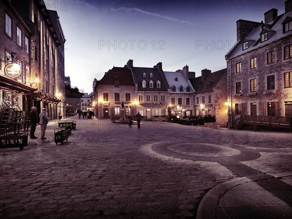 Nighttime view of Place Royale