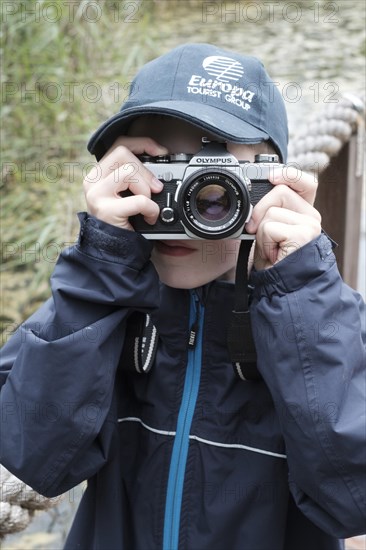 Child photographed with reflex camera