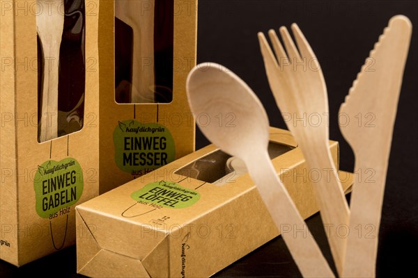 Disposable wooden cutlery