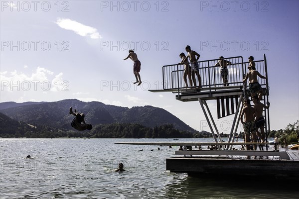 Diving tower