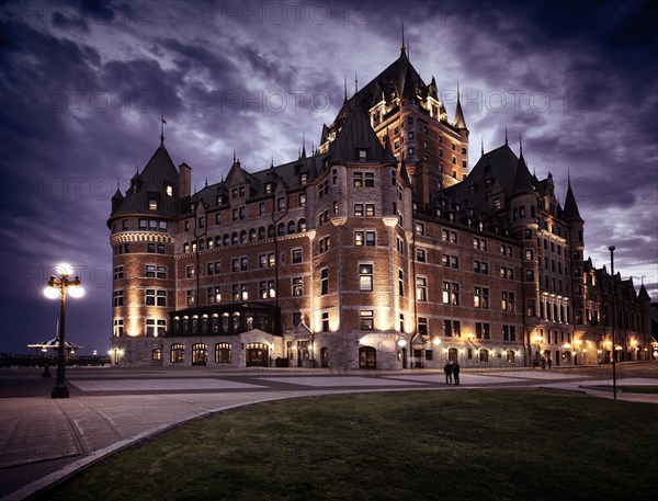 Fairmont Le Chateau Frontenac at dusk