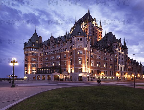 Fairmont Le Chateau Frontenac at dusk