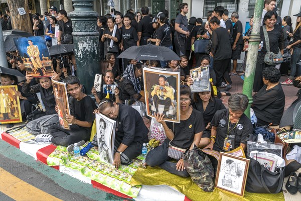 Mourning Thais with photo of the late king Bhumibol Adulyadej