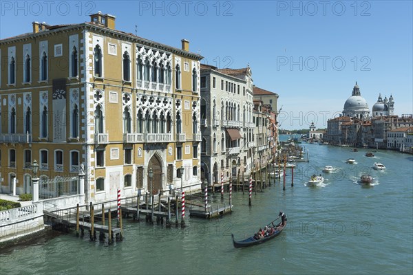 Canale Grande wit the Palazzo Cavalli-Franchetti and Palazzo Barbaro