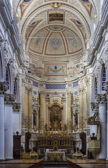 Crossing and apse