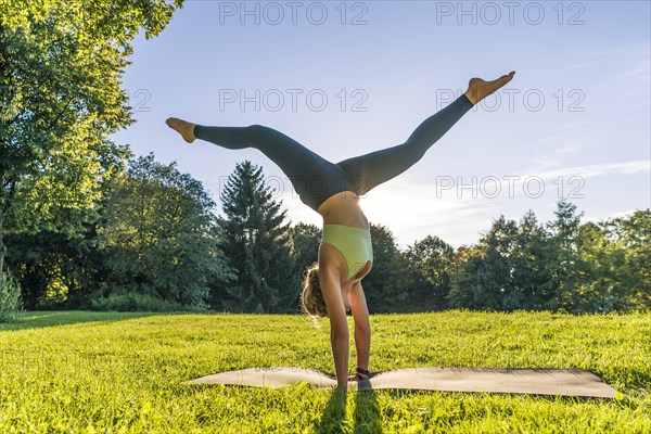 Handstand