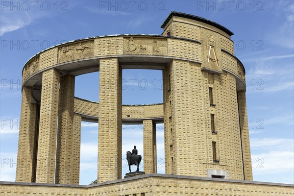 Bronze equestrian monument for King Albert I