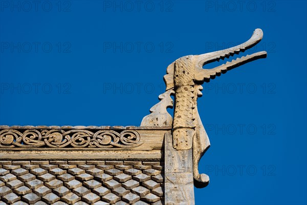 Dragon head and wood shingles