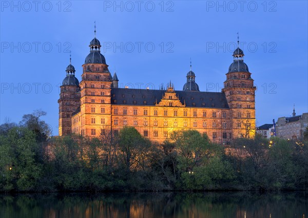 Schloss Johannisburg at dusk