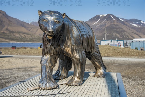 Polar bear statue