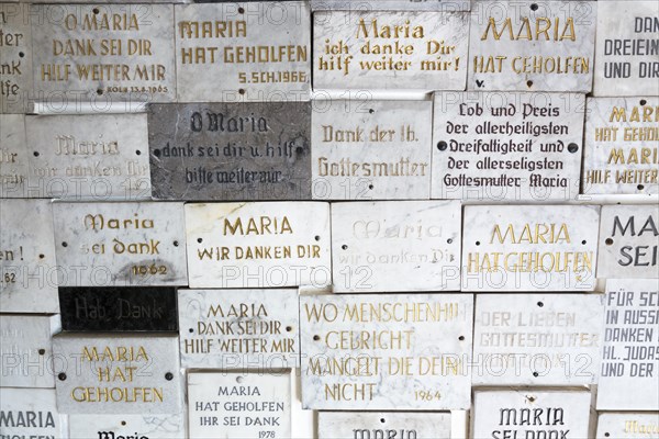 Boards made of marble with acknowledgements