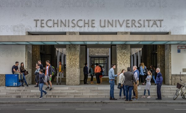 Students in front of Technical University