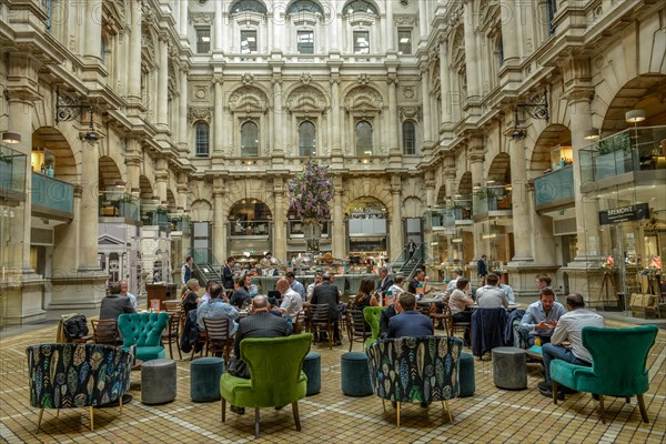 Cafe in the courtyard of the stock exchange