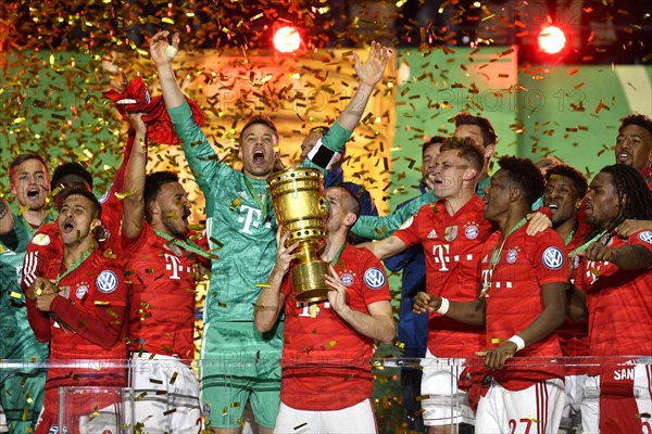 Franck Ribery FC Bayern Munich kisses cup