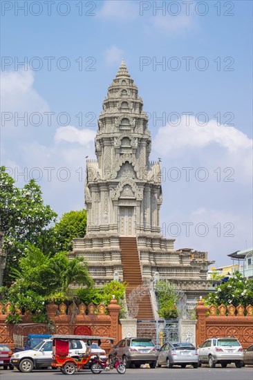 Great Stupa at Wat Ounalom