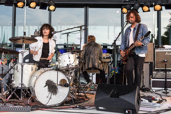 The Swiss musician duo Me + Marie with Maria de Val and Roland Scandella live at the 25th Blue Balls Festival in Lucerne